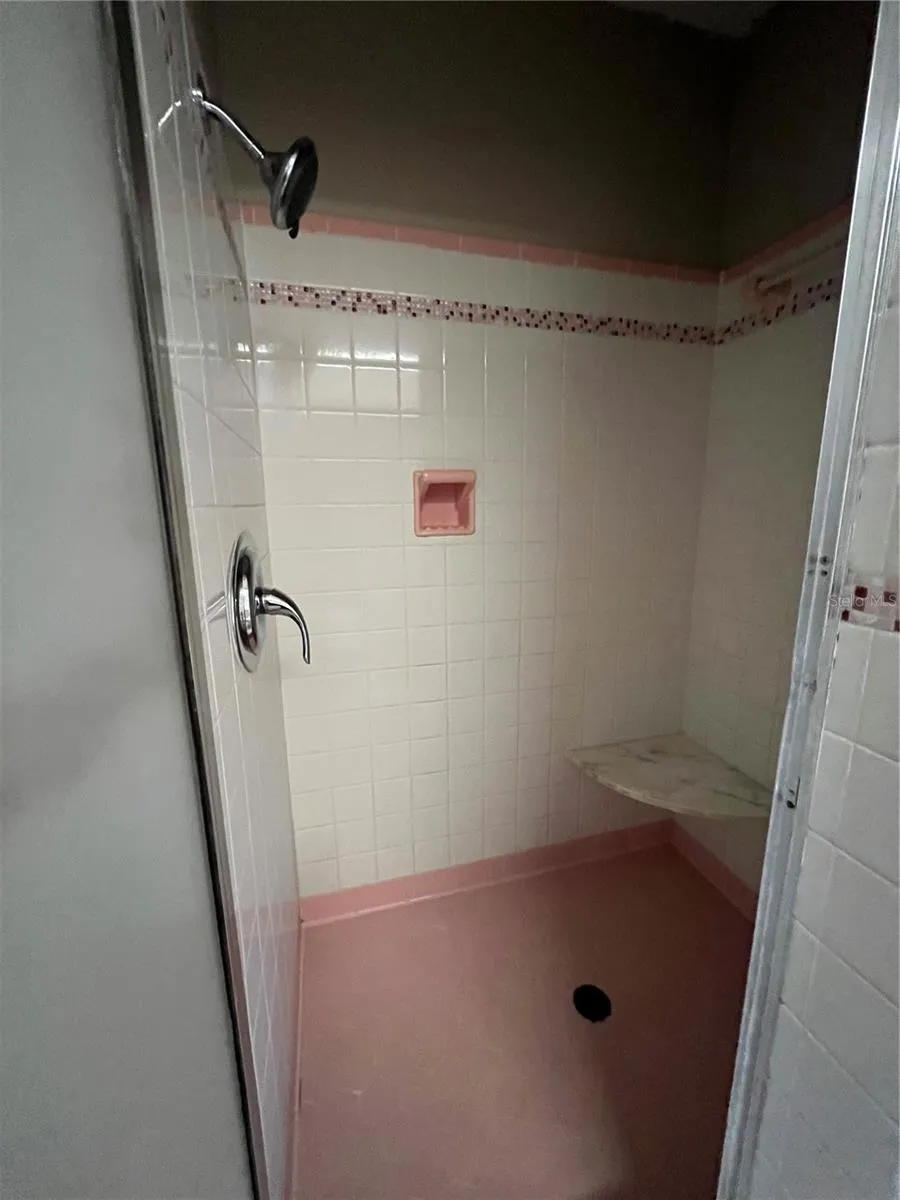 812 NORTHSIDE DRIVE Mount Dora, FL 32757