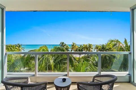4391 Collins Ave #413