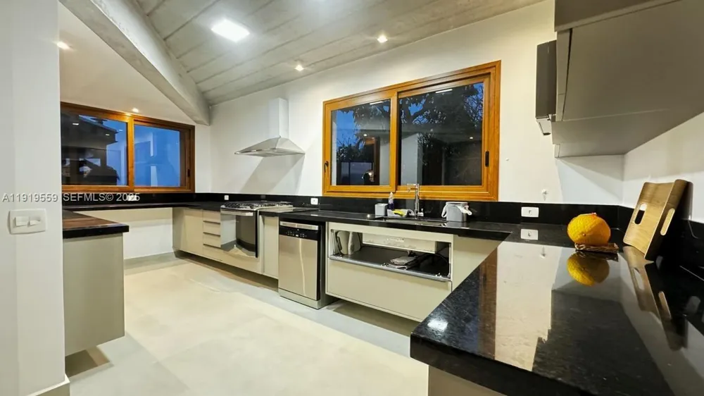 8557 Av. Eng. Martinho Storace 