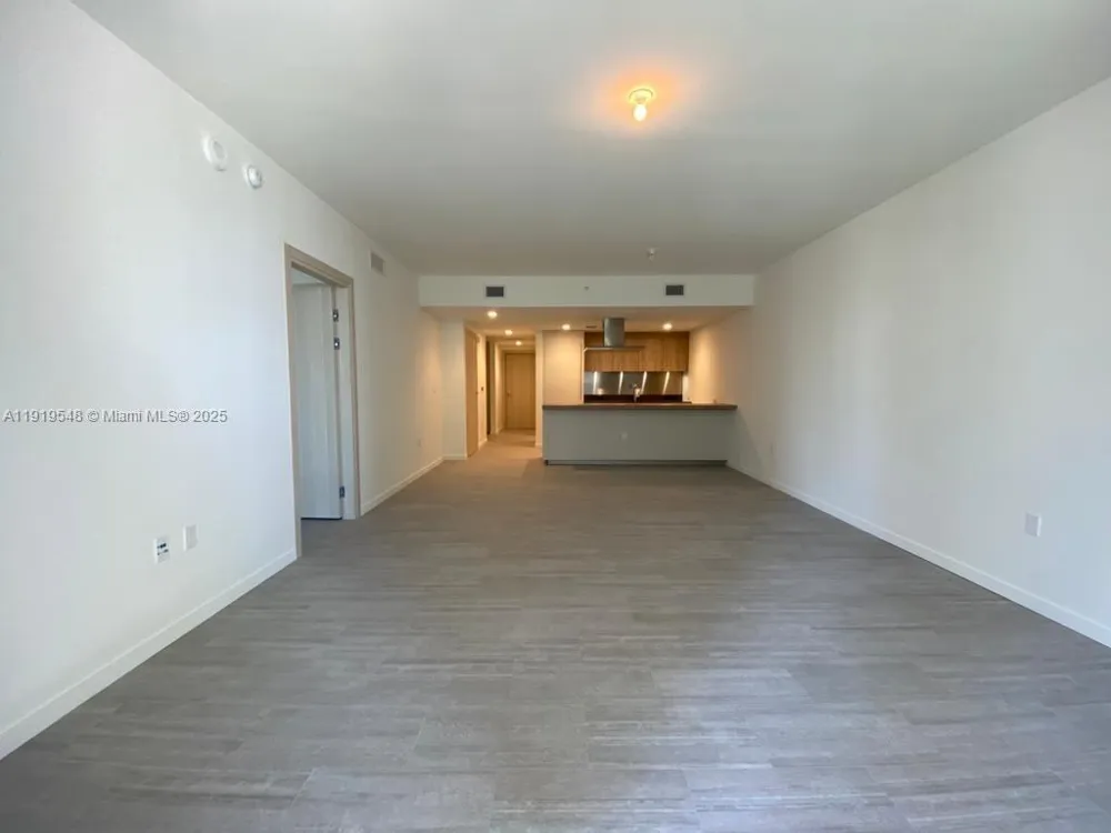 1000 Brickell Plz #3207 Miami, FL 33131