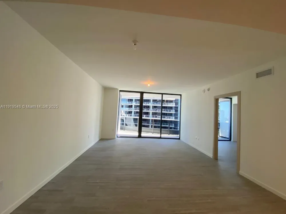 1000 Brickell Plz #3207 Miami, FL 33131