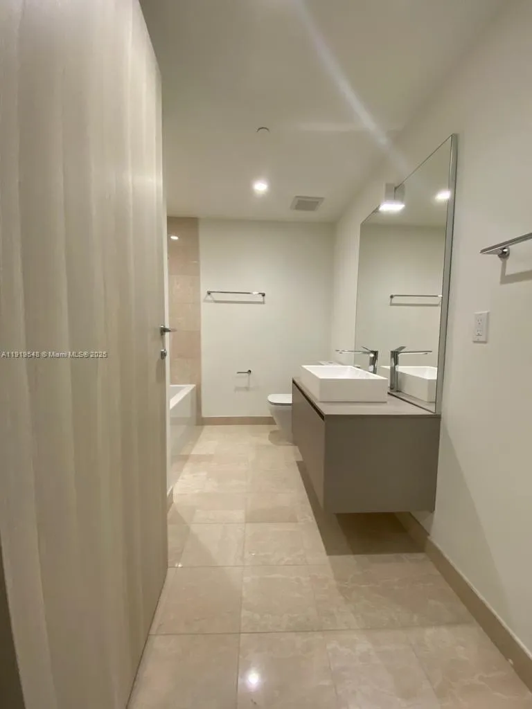 1000 Brickell Plz #3207 Miami, FL 33131