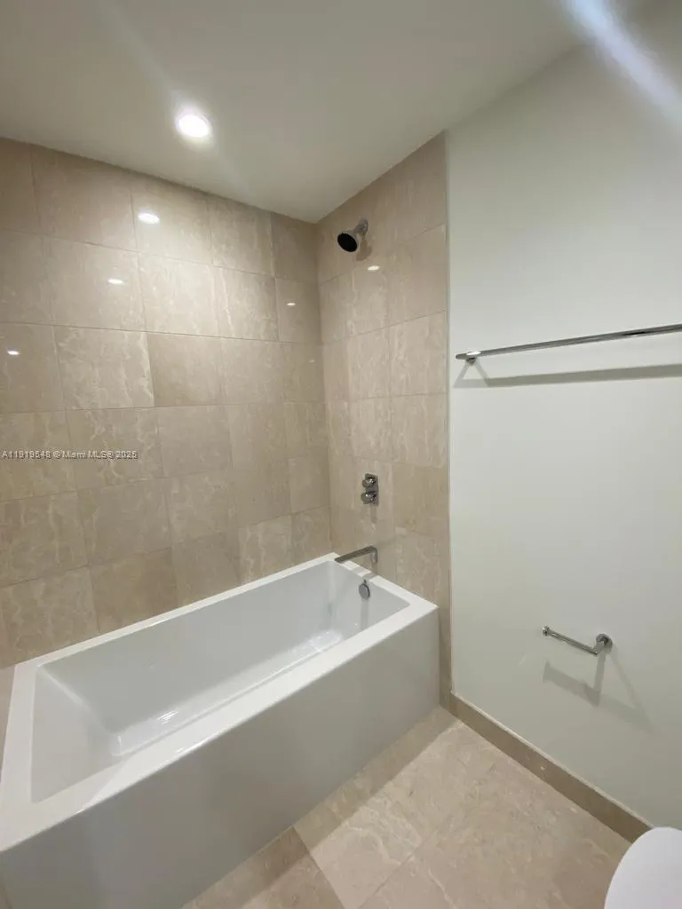 1000 Brickell Plz #3207 Miami, FL 33131