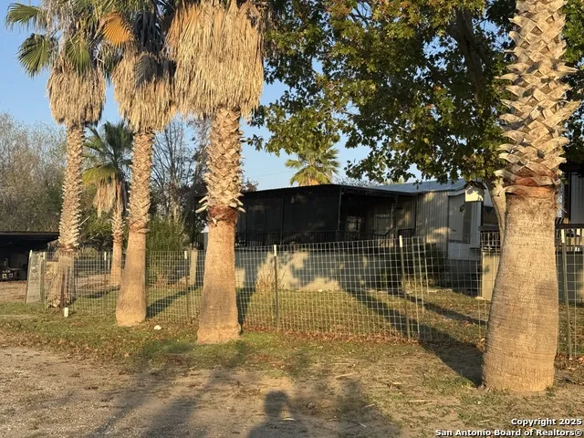 123 Choke Canyon Estates Three Rivers, TX 78071