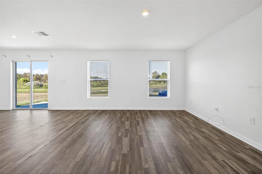 1753 EAGLE HAMMOCK BOULEVARD Eagle Lake, FL 33839