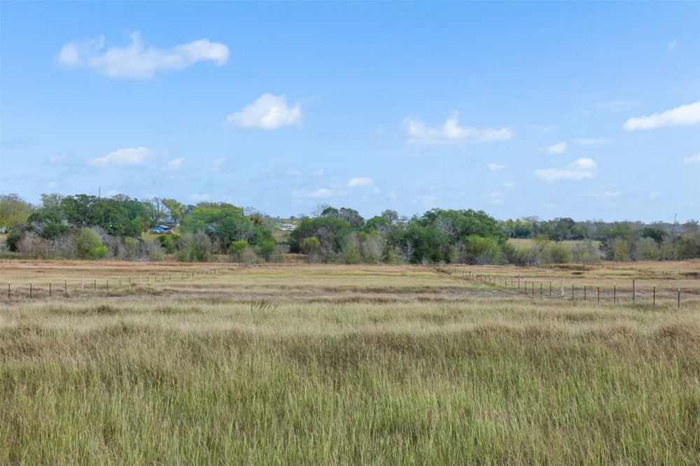 1 County Road 291 Moulton, TX 77984