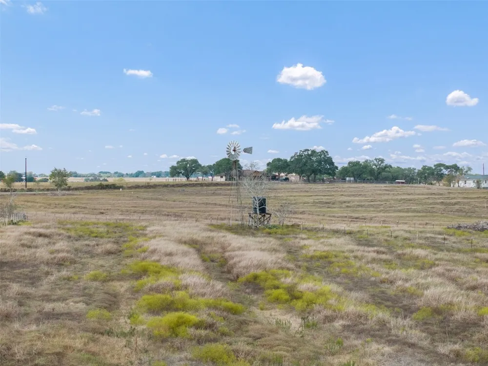2 County Road 291 Moulton, TX 77984