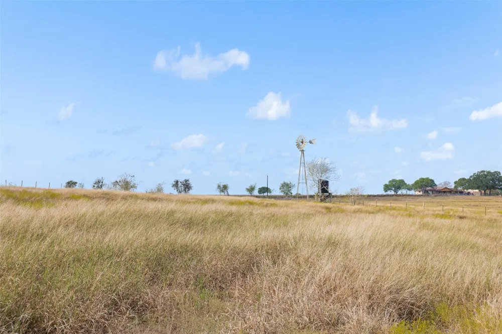 2 County Road 291 Moulton, TX 77984