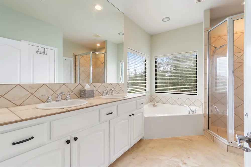 6 Monarch Oaks Lane The Hills, TX 78738
