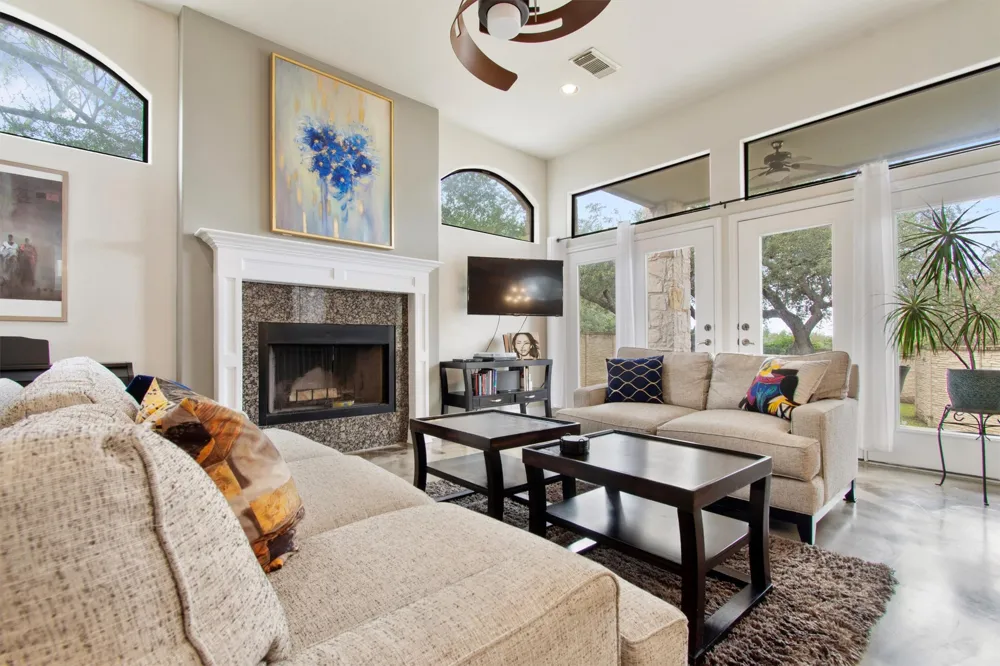 6 Monarch Oaks Lane The Hills, TX 78738