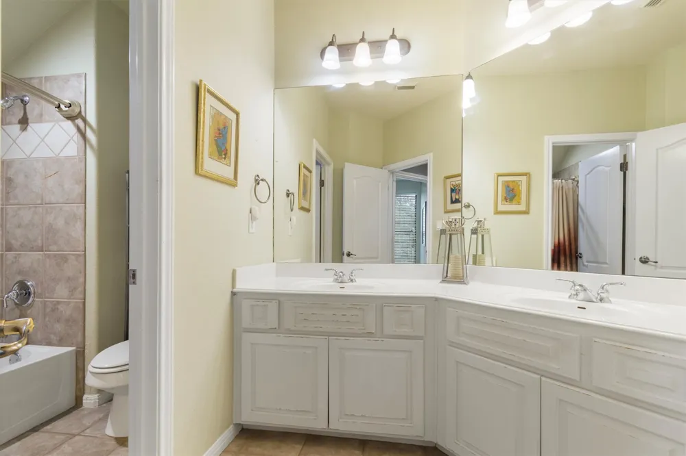 6 Monarch Oaks Lane The Hills, TX 78738