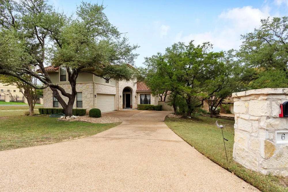 6 Monarch Oaks Lane The Hills, TX 78738