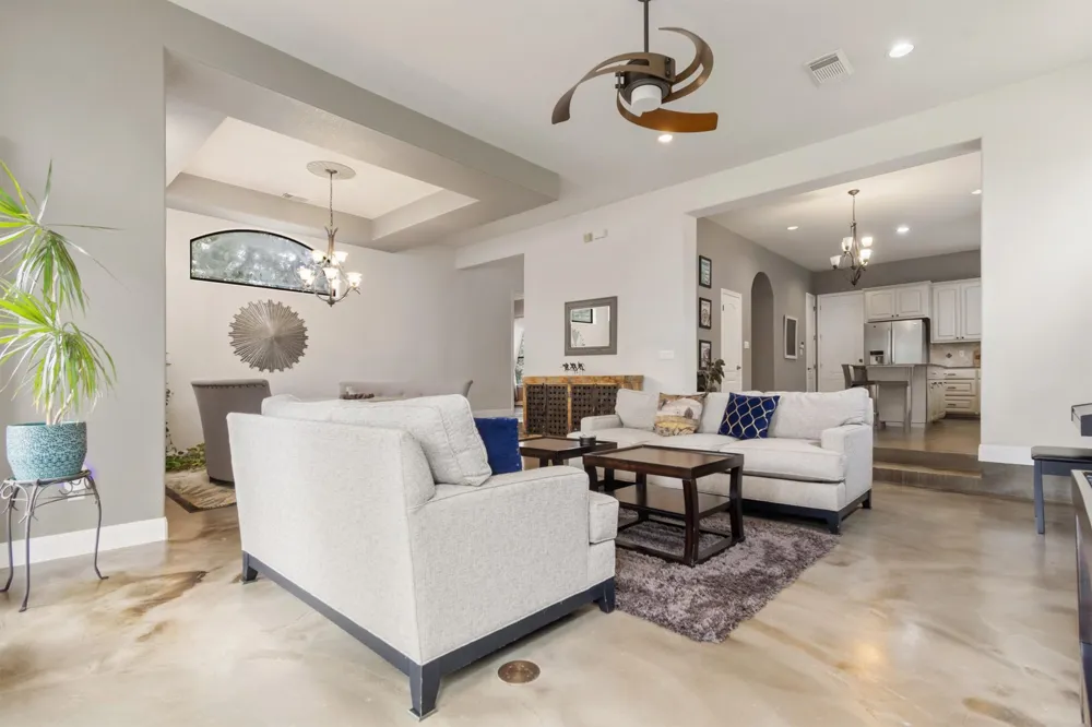 6 Monarch Oaks Lane The Hills, TX 78738