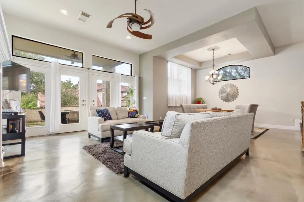 6 Monarch Oaks Lane The Hills, TX 78738