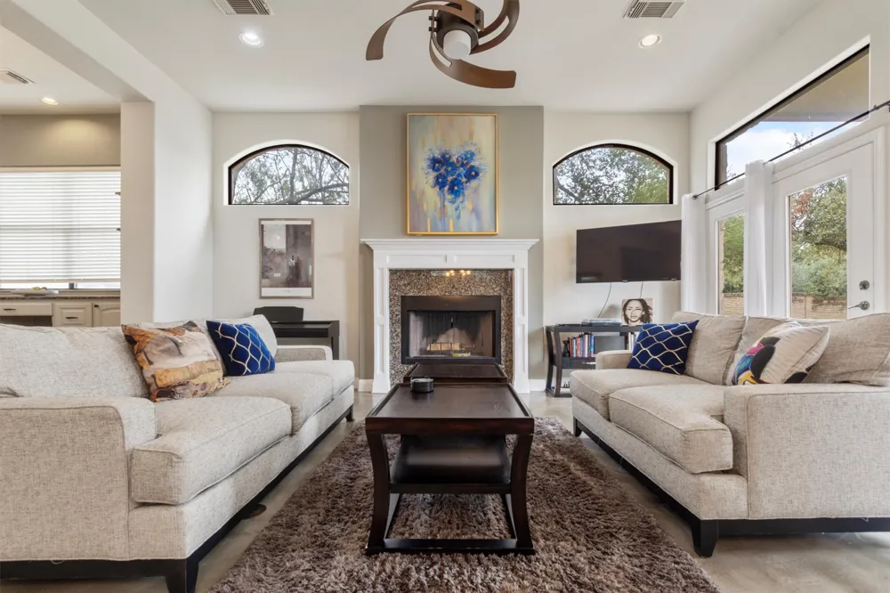 6 Monarch Oaks Lane The Hills, TX 78738