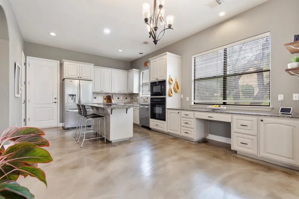 6 Monarch Oaks Lane The Hills, TX 78738