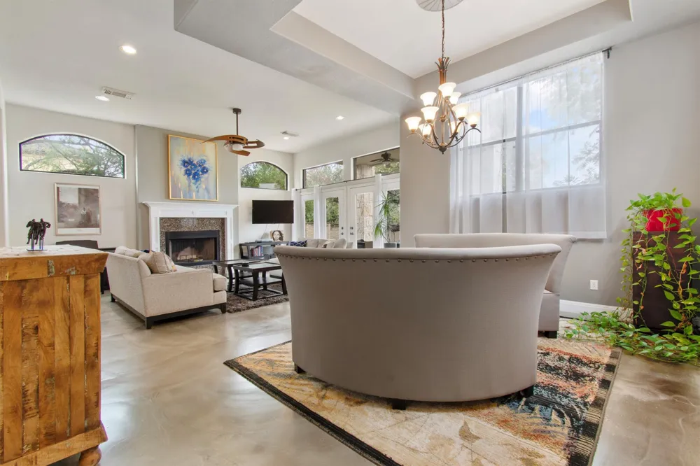 6 Monarch Oaks Lane The Hills, TX 78738