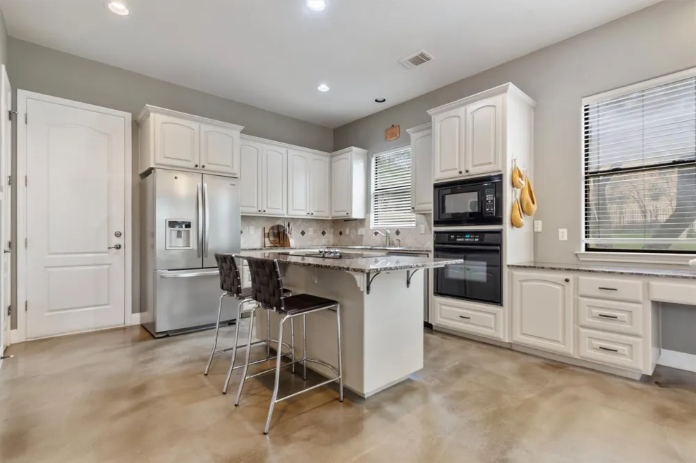 6 Monarch Oaks Lane The Hills, TX 78738