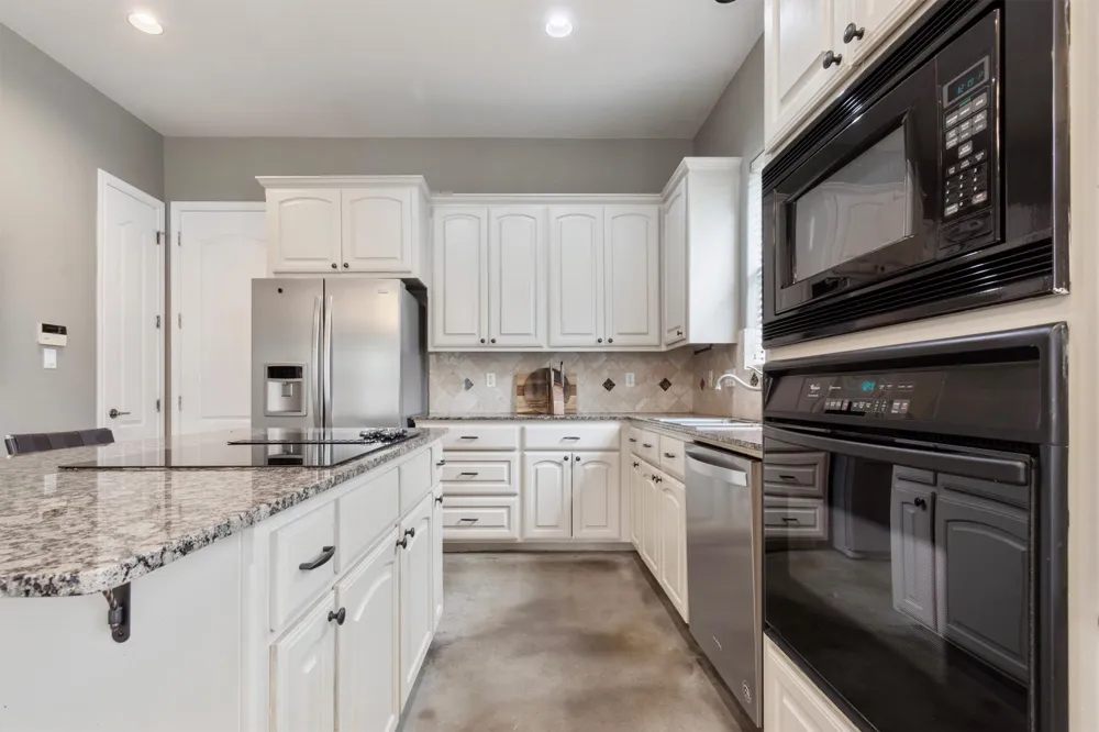 6 Monarch Oaks Lane The Hills, TX 78738