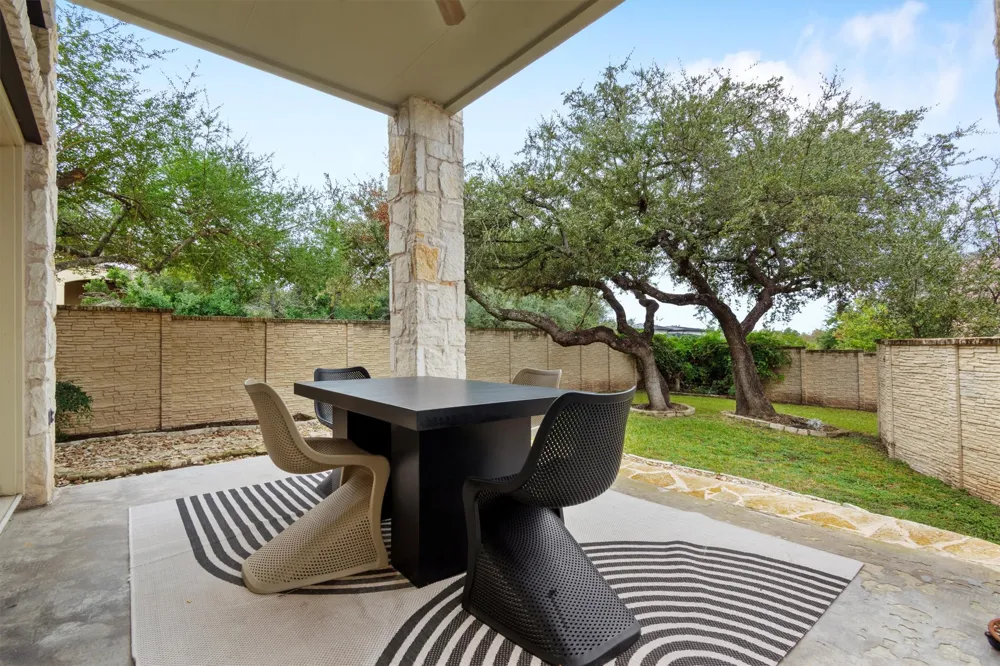 6 Monarch Oaks Lane The Hills, TX 78738