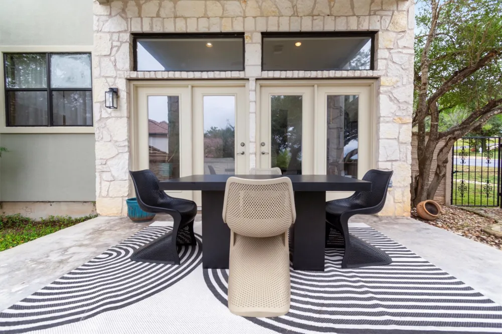 6 Monarch Oaks Lane The Hills, TX 78738
