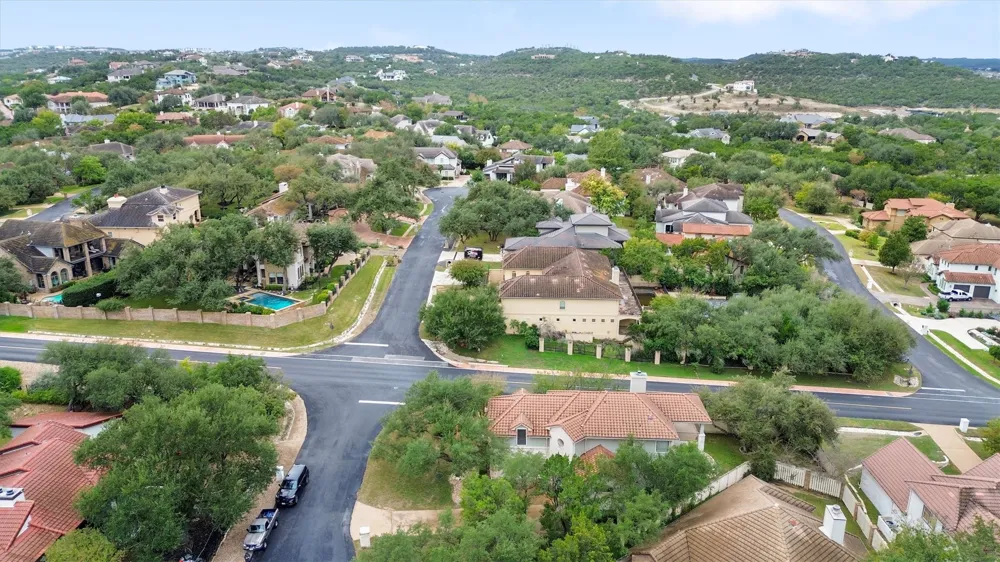 6 Monarch Oaks Lane The Hills, TX 78738
