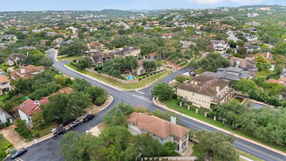 6 Monarch Oaks Lane The Hills, TX 78738