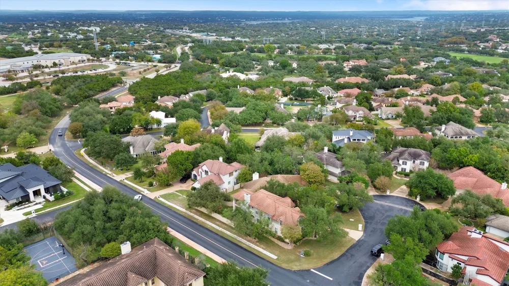 6 Monarch Oaks Lane The Hills, TX 78738