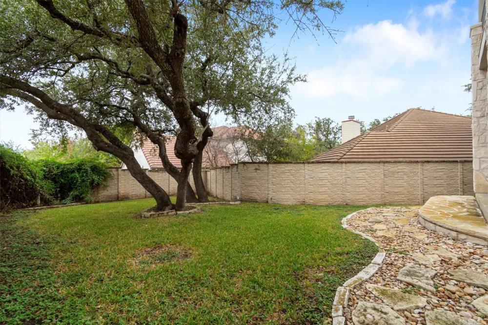 6 Monarch Oaks Lane The Hills, TX 78738