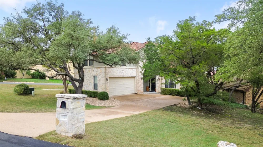 6 Monarch Oaks Lane The Hills, TX 78738