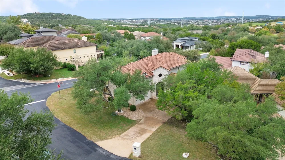 6 Monarch Oaks Lane The Hills, TX 78738