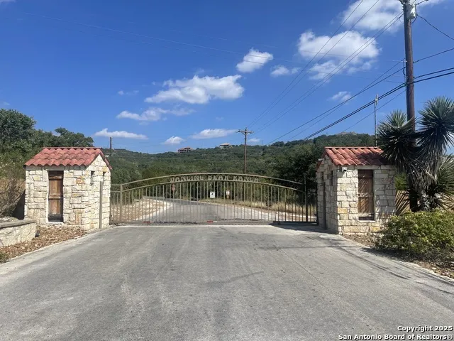 320 Private Road 1742 Mico, TX 78056
