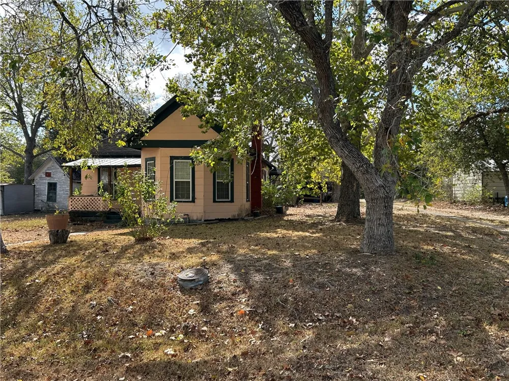 547 W Franklin Street Goliad, TX 77963