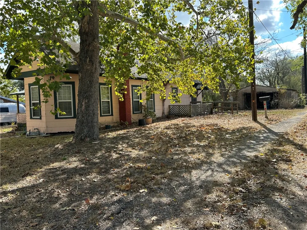 547 W Franklin Street Goliad, TX 77963
