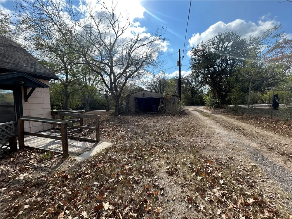 547 W Franklin Street Goliad, TX 77963