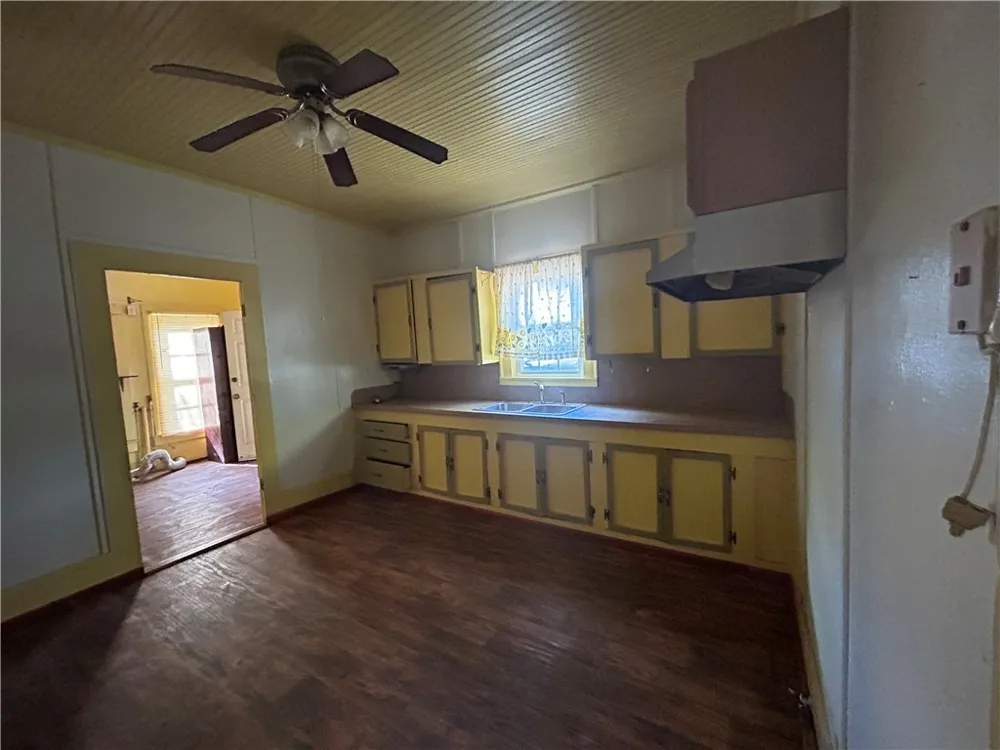 547 W Franklin Street Goliad, TX 77963
