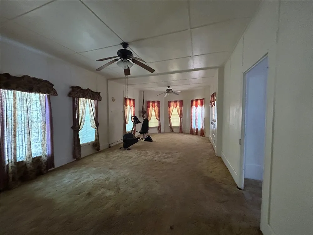 547 W Franklin Street Goliad, TX 77963