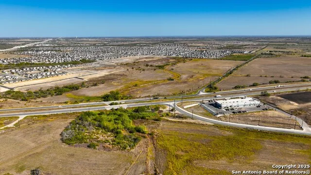10225 Green Converse, TX 78109
