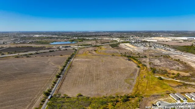10225 Green Converse, TX 78109