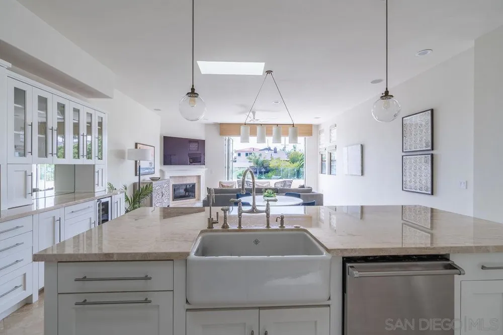 2508 Manchester Ave Cardiff by the Sea, CA 92007
