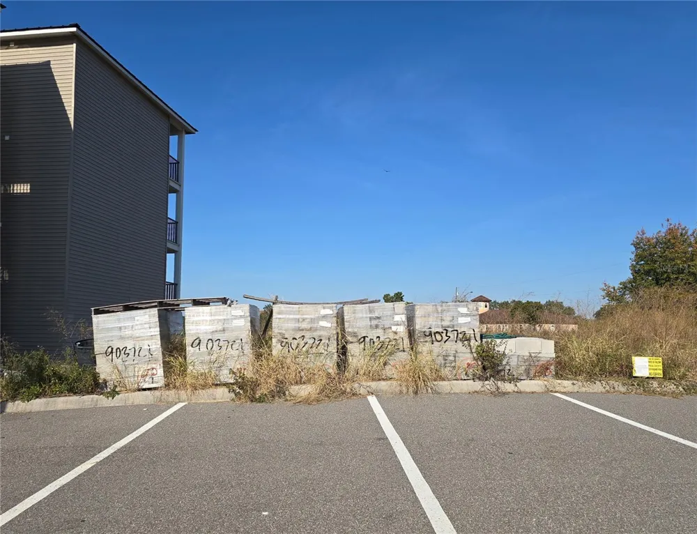 811 RETREAT BOULEVARD #201 Davenport, FL 33897