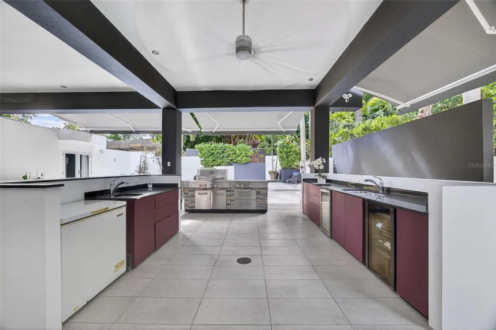 A9 SERRANIA Guaynabo, PR 00966