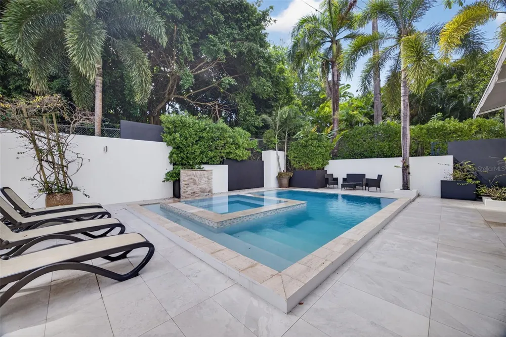 A9 SERRANIA Guaynabo, PR 00966