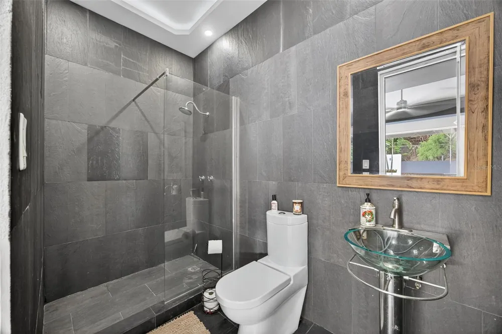 A9 SERRANIA Guaynabo, PR 00966