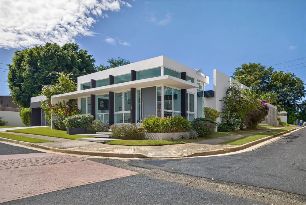 A9 SERRANIA Guaynabo, PR 00966