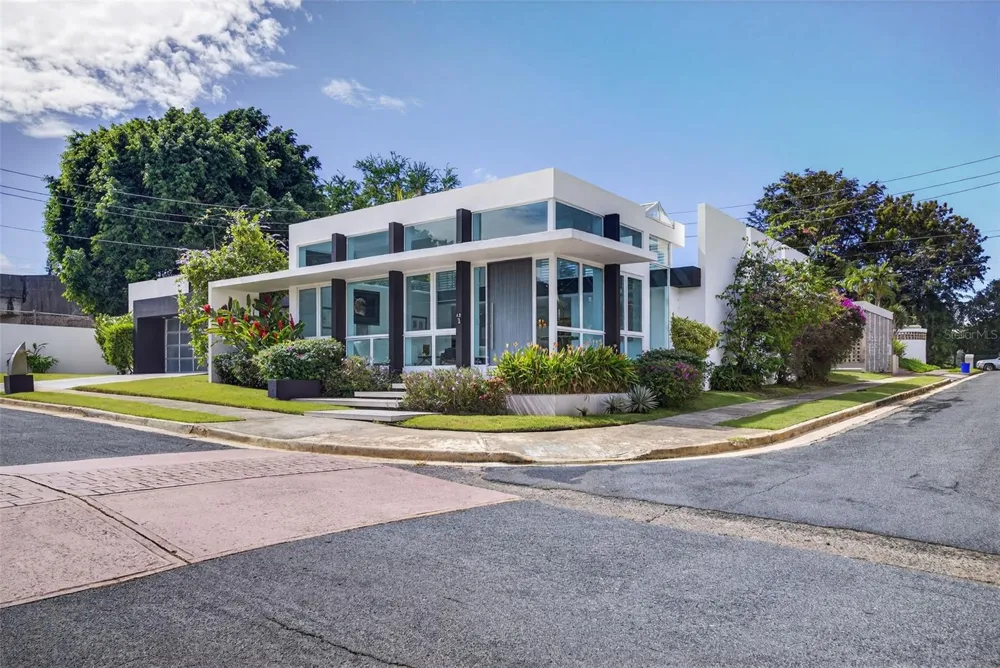 A9 SERRANIA Guaynabo, PR 00966