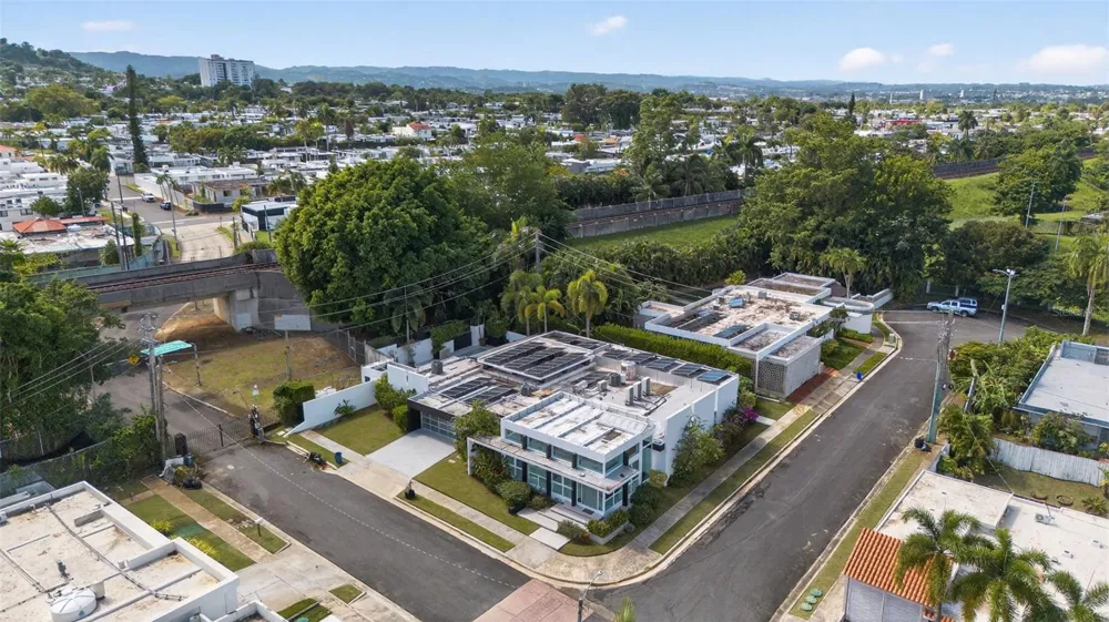 A9 SERRANIA Guaynabo, PR 00966