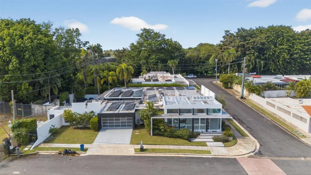 A9 SERRANIA Guaynabo, PR 00966