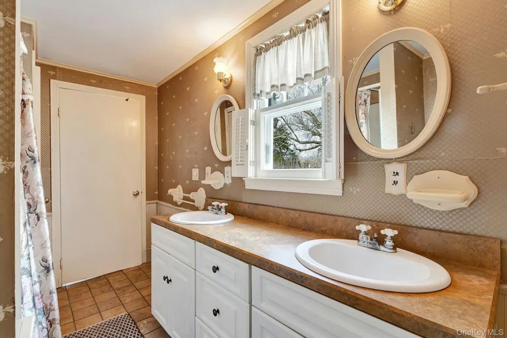 1760 Albertson Lane Greenport, NY 11944