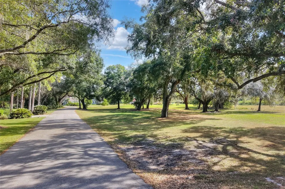 ISLAND WAY Winter Haven, FL 33884